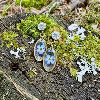 Dneska jsem využila krásného počasí a vytáhla šperky do lesa na procházku ☀️🌱🌸 Doufám, že jste si dnešní krásný den užili....